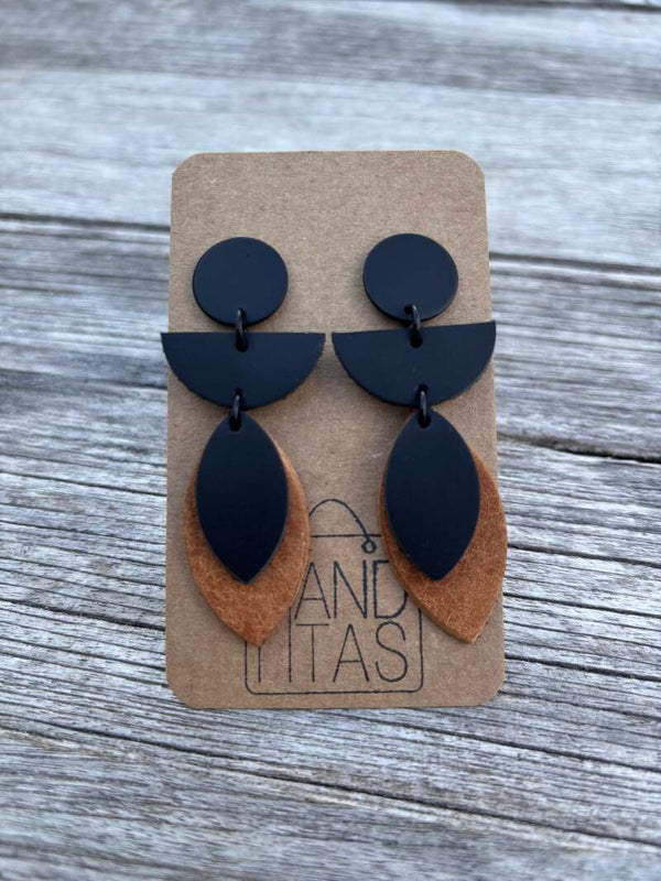 Steker met leren halve cirkel en blaadjes