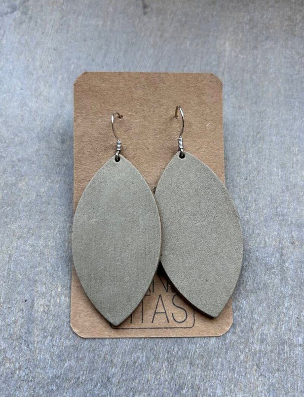 Ovalen blad in lichtgroen leer