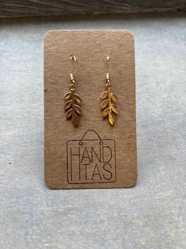 Hanger met goudkleurige blaadjes
