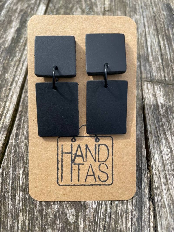 Zwart leren vierkante steker met leren hanger