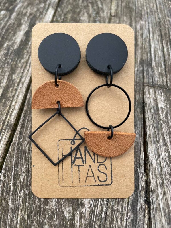 Asymmetrische leren steker met hangers