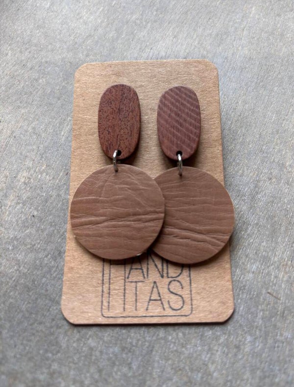 Houten steker met beige leren cirkel