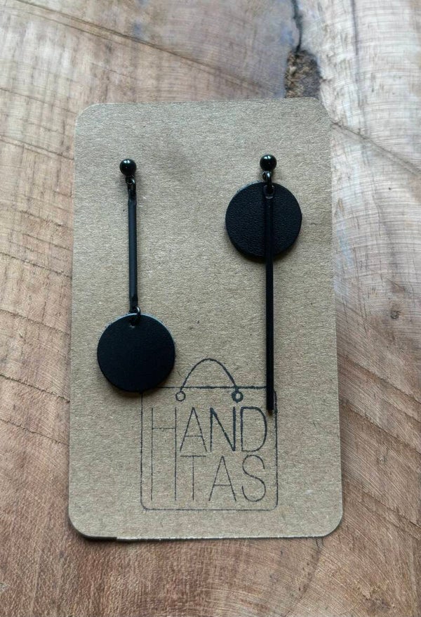 Zwart stekertje met zwart leren cirkel en staafje