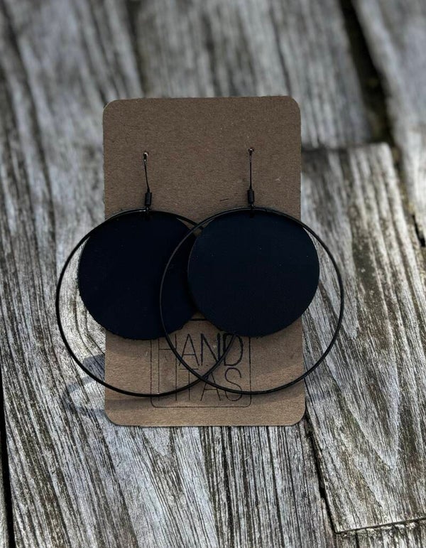 Hanger met zwarte cirkels
