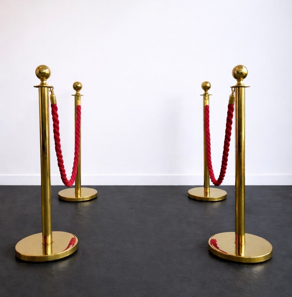 Poteaux de guidage avec corde