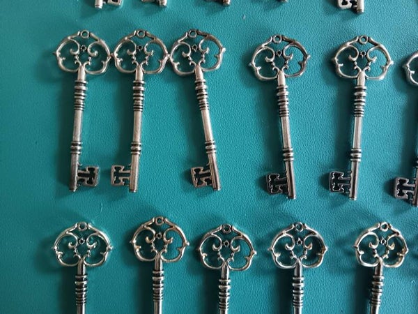 24 Deko Schlüssel aus Metall 8 x 3cm zum Dekorieren und Basteln Hochzeit