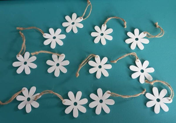 Weiße Blüte am Jutefaden 5cm zum Aufhängen 30er-Set Hochzeit Kommunion Taufe neu