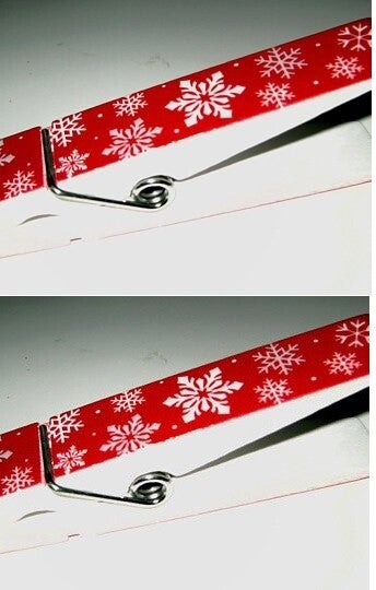 2 weihnachtliche Riesen Holzklammern je 13cm rot weiß Riesenklammer neu