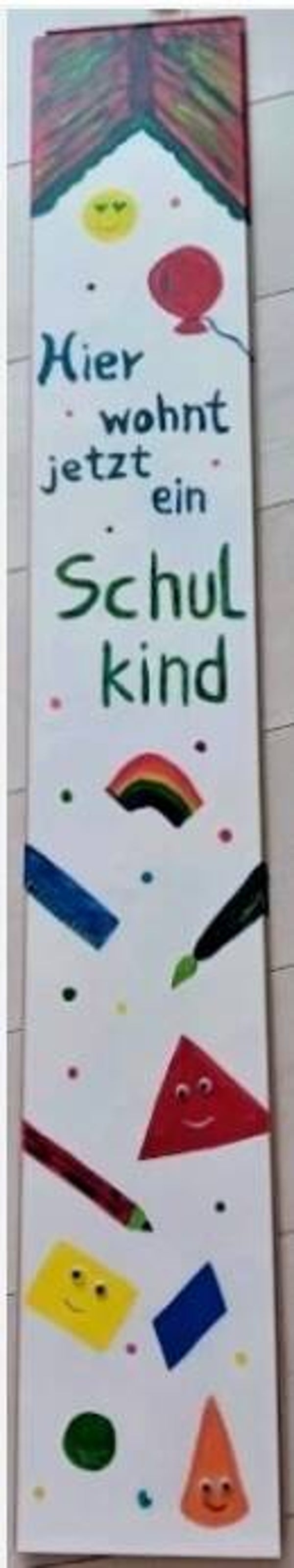 Bemaltes Laminatbrett Weiss Schild Erster Schultag 130 x 20cm Formen und Farben