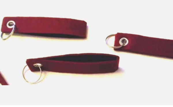 3 Schlüsselanhänger dunkelrot Filz 14,5x 3cm mit Schlüsselring 3,5cm Durchmesser