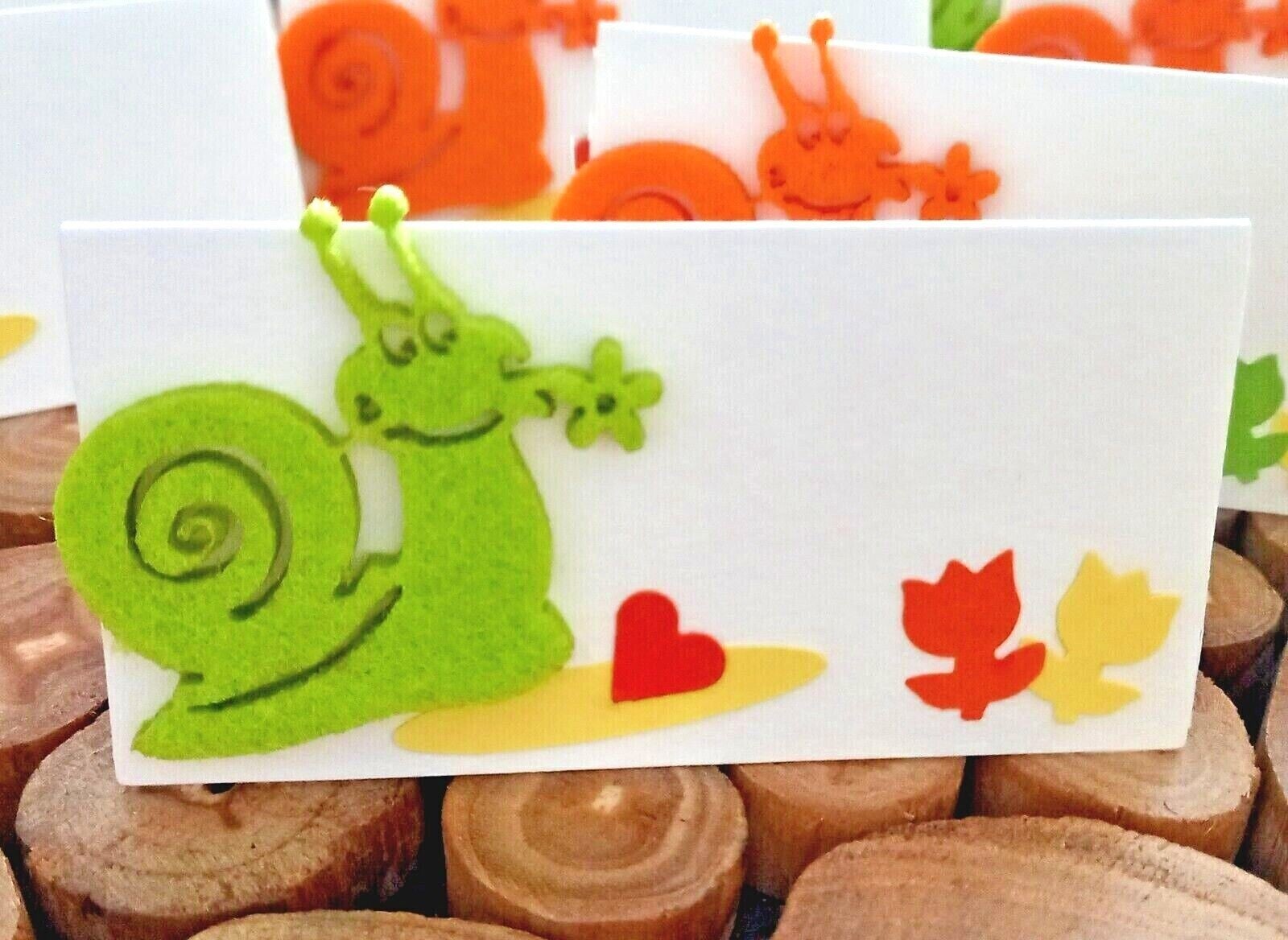 15 Tischkarten in gelb grün orange verziert mit einer Schnecke mit Blume