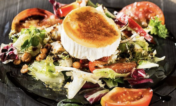 Salade de chèvre chaud