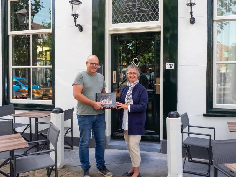 overhandiging album renovatie spaansche vloot