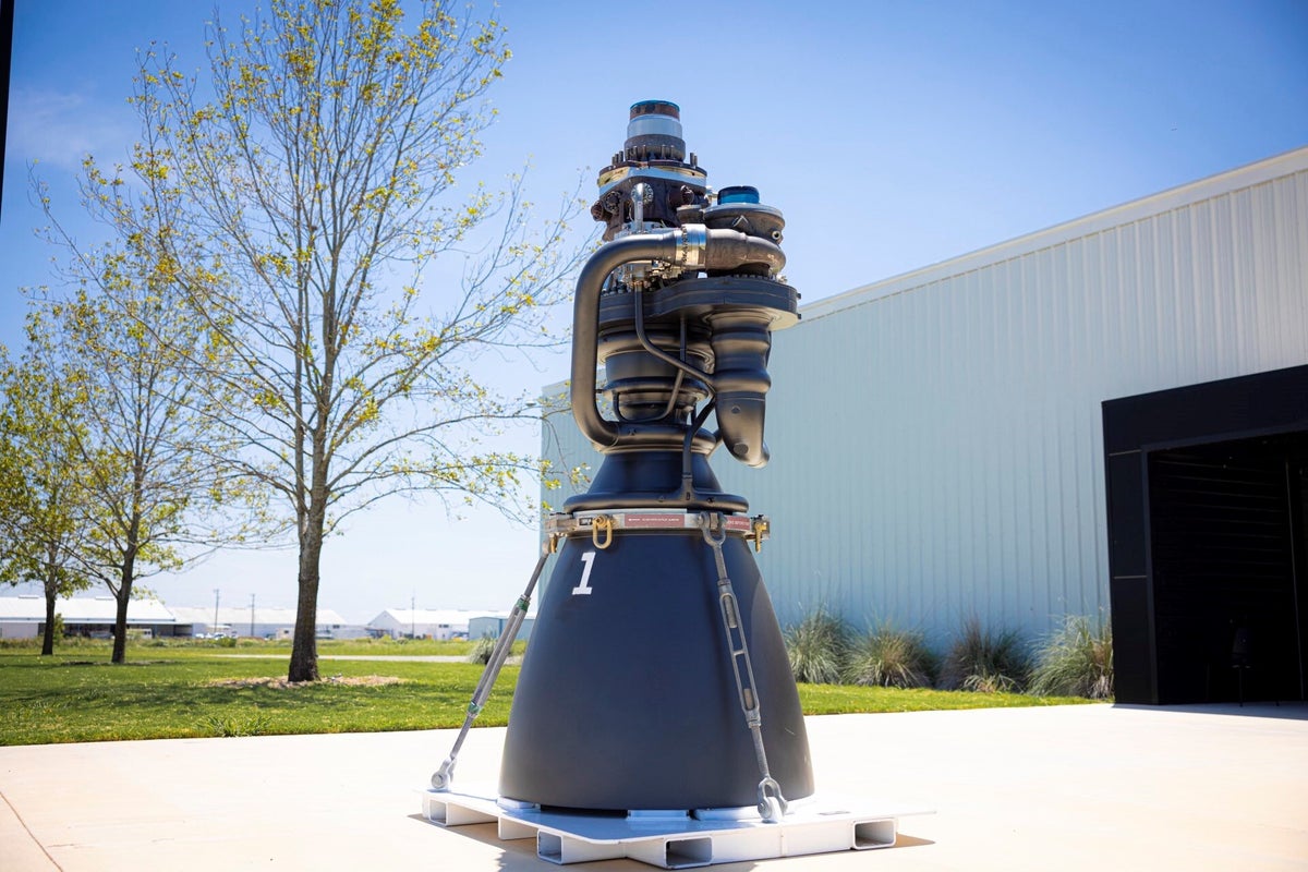 SpaceX Unveils and Test Fires Raptor V3 Engine For The First Time ...