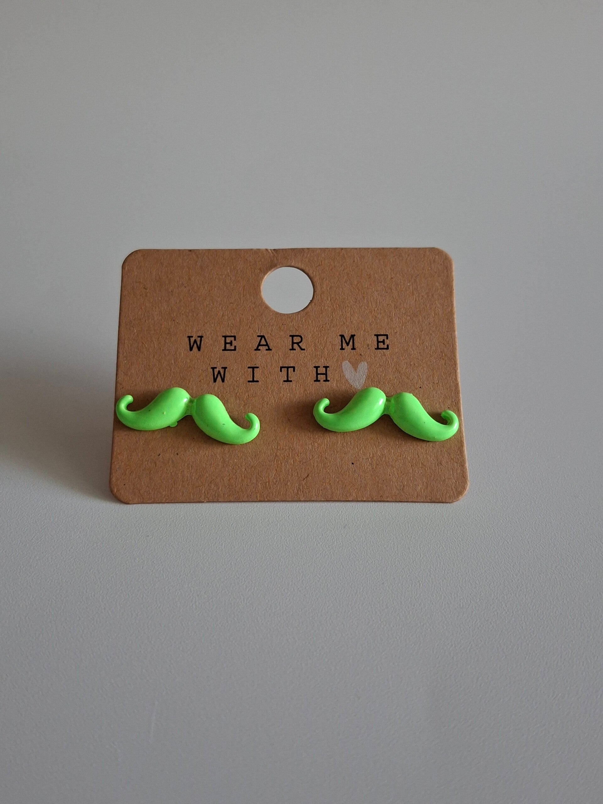 Oorstekers snorretjes