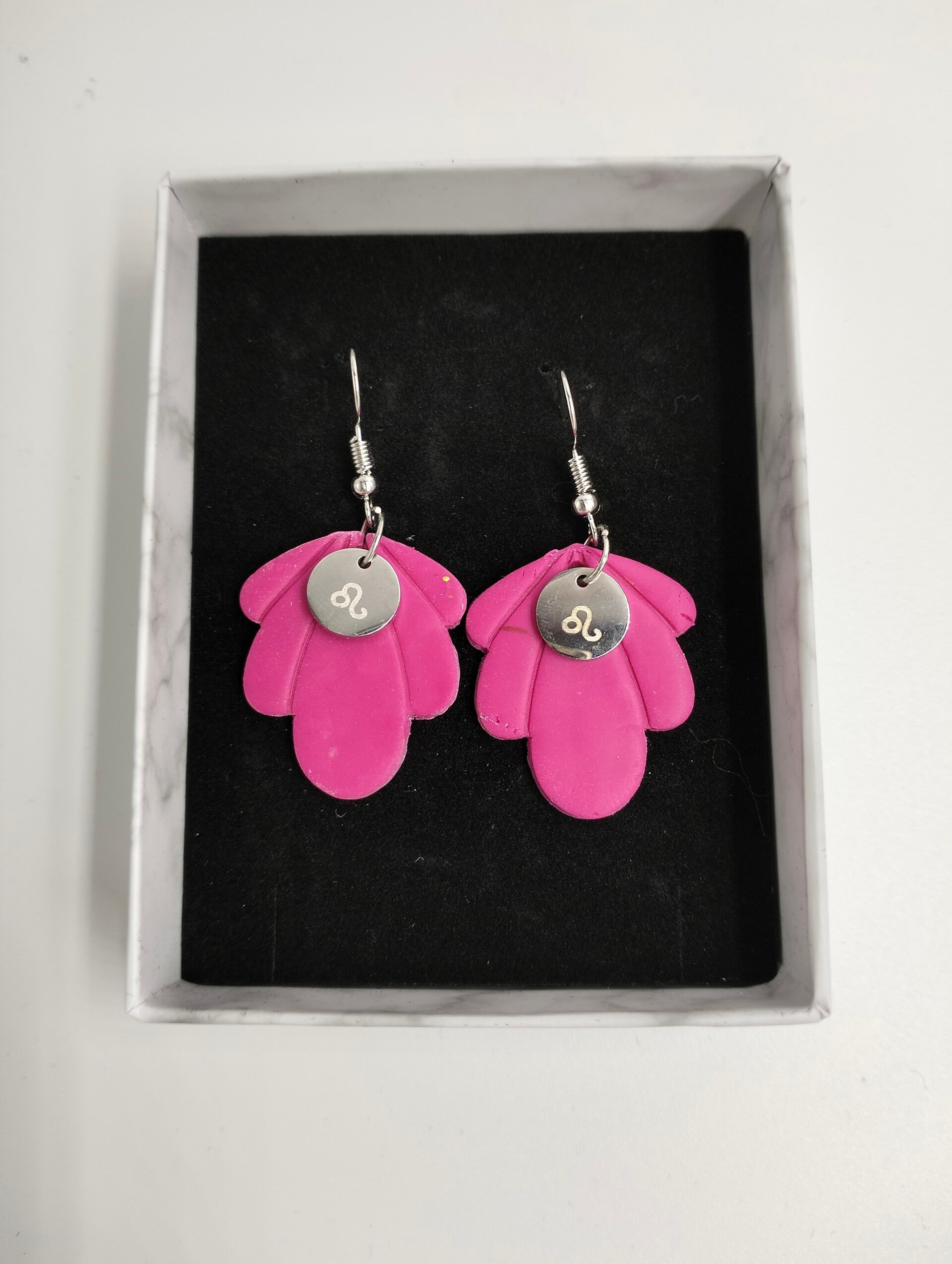Oorhangers polymeer 'Pink'