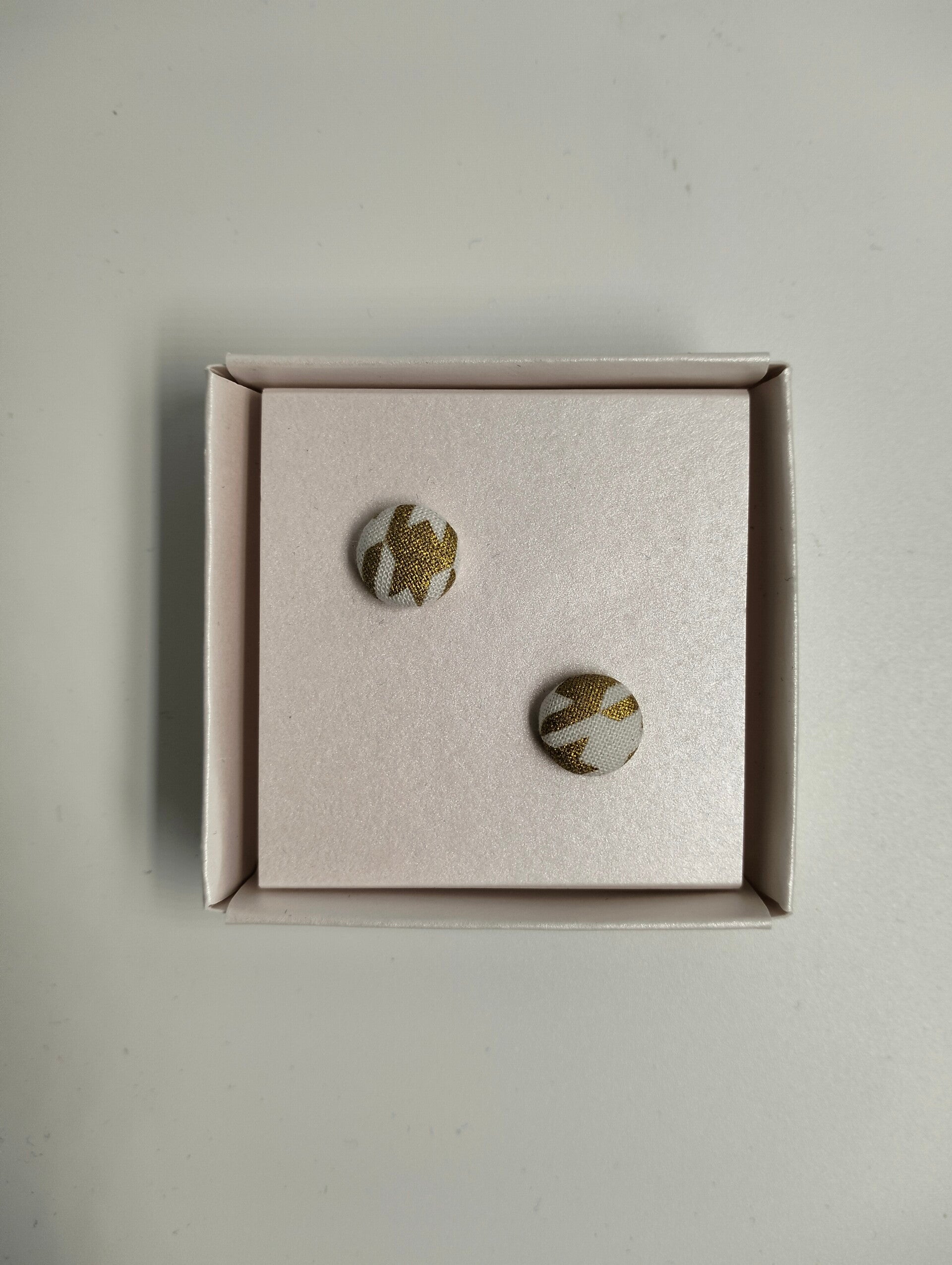 Oorbellen met stof 'White/Gold'