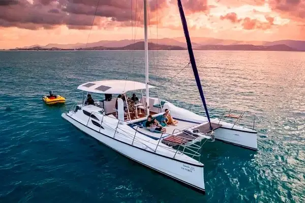 Catamarán Victoria