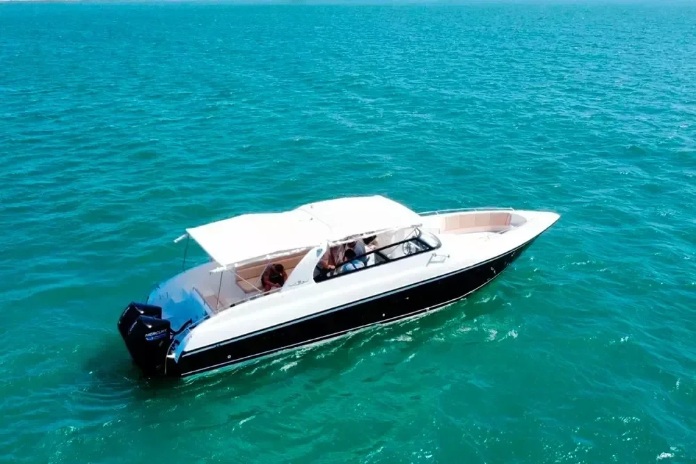 Barco privado con capitán en Koh Samui, cómodo y seguro para toda la familia.