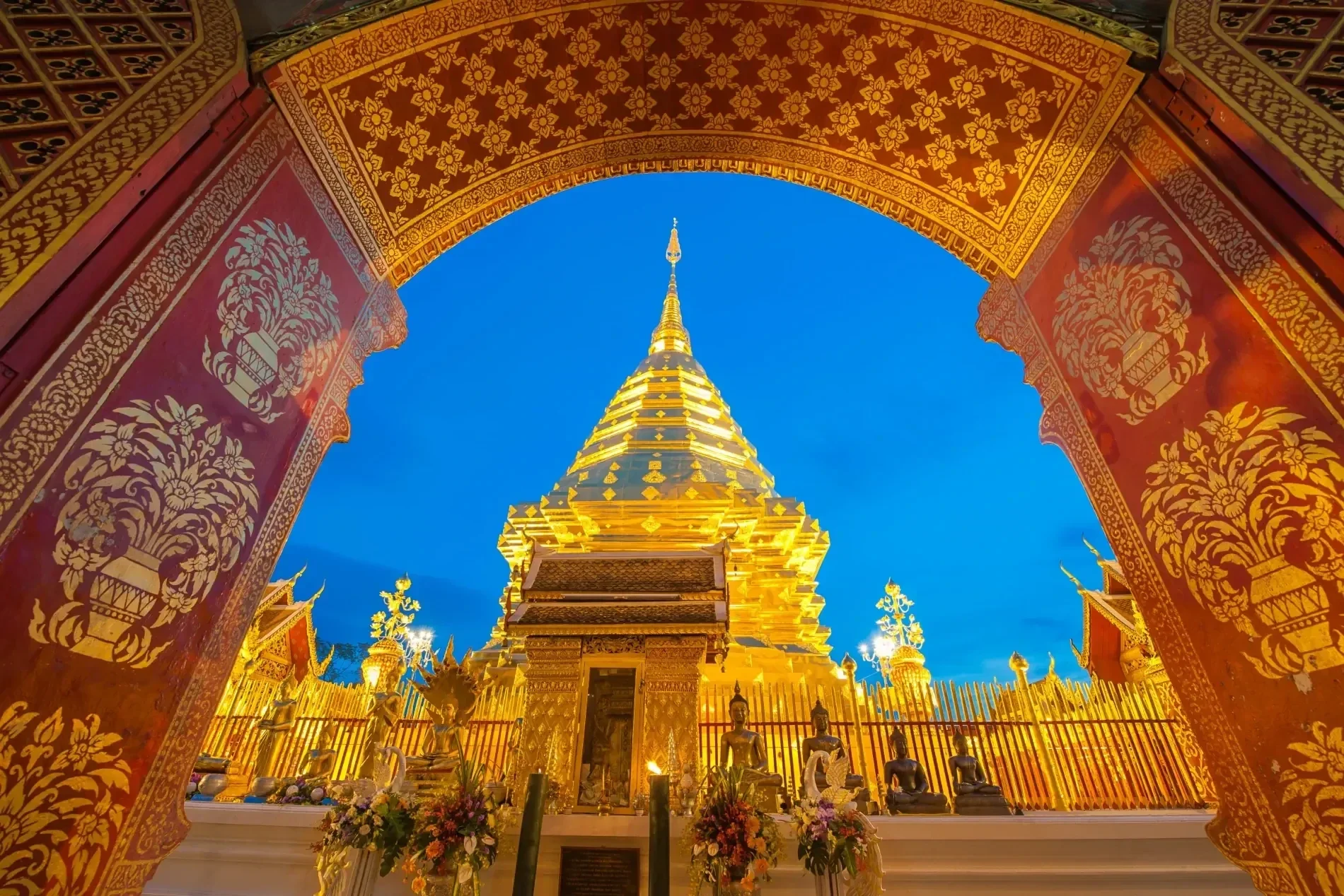 Tour Chiang Mai anocheciendo en español