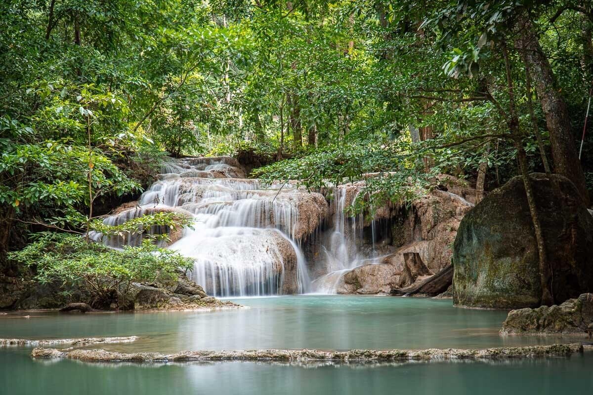 Kanchanaburi y Erawan waterfall en español