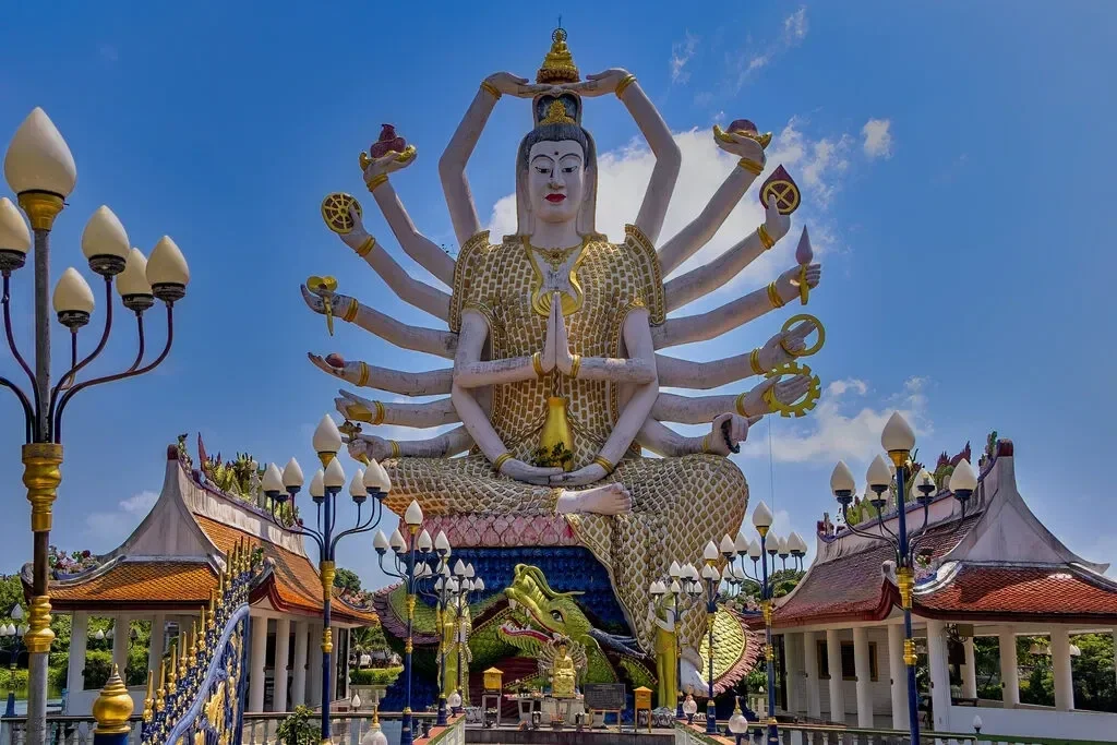Templos de Koh Samui, Wat Plai Laem