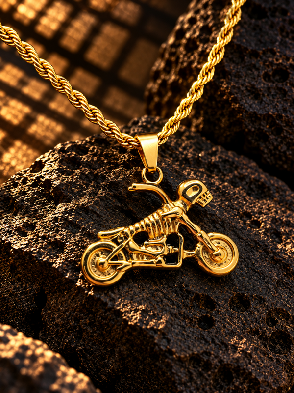 Colgante calavera motocicleta estilo rockero en acero quirúrgico chapado en oro
