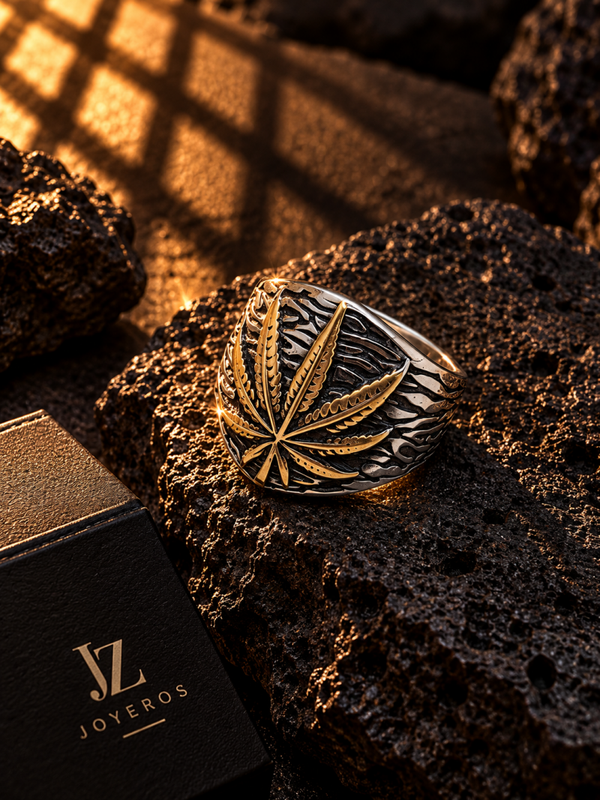 Anillo Hoja de Cannabis con Detalles Dorados en Acero Quirúrgico