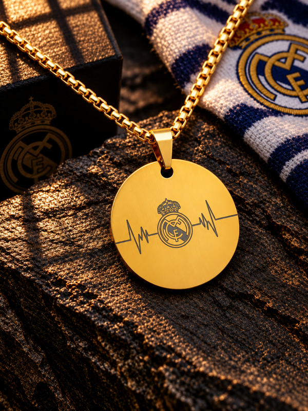Collar con medalla del Real Madrid y diseño de pulso