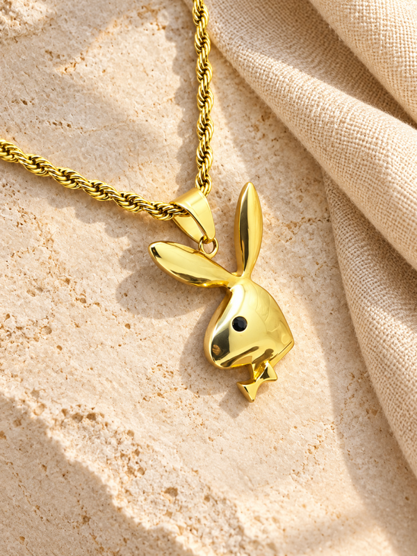 Collar con colgante de conejo Playboy en acero quirúrgico chapado en oro