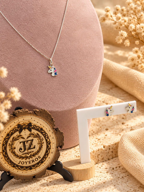 Conjunto de collar y pendientes de unicornio en plata de ley
