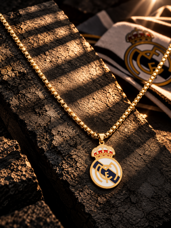 Collar Real Madrid dorado con escudo y cadena