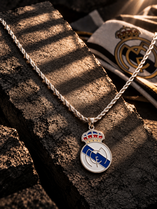 Collar Real Madrid con escudo y cordón trenzado