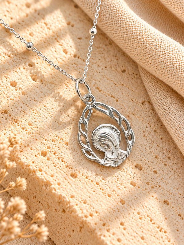 Colgante de la Virgen con cadena de plata de ley