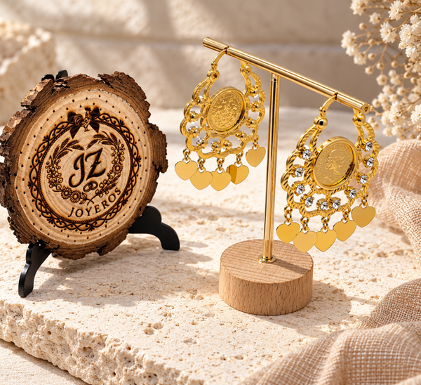 Pendientes dorados estilo moneda con circonitas en acero quirúrgico chapado en oro