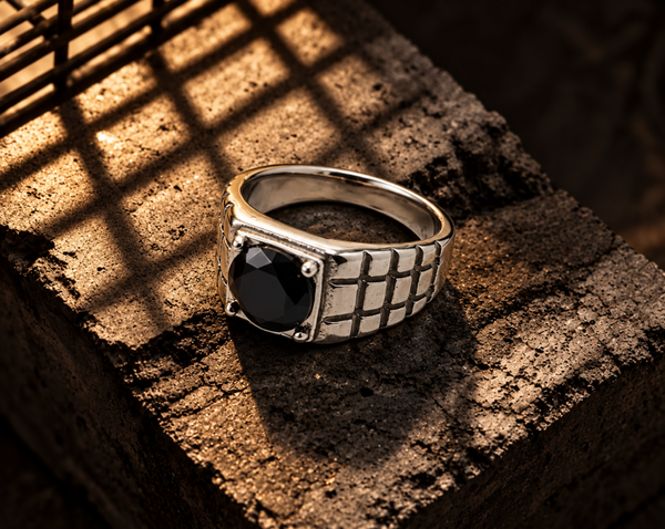Anillo solitario con Piedra Negra