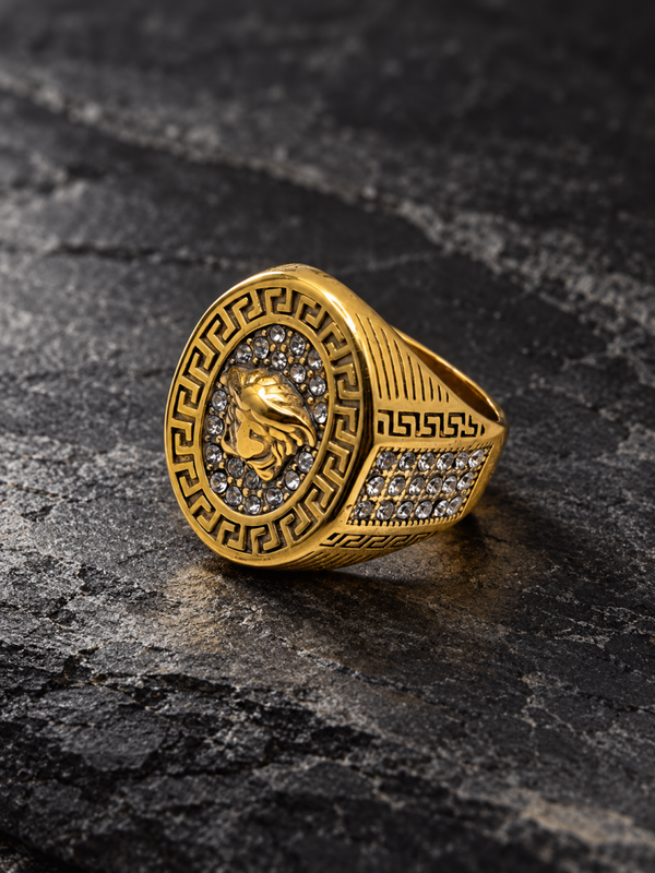 Anillo de Medusa con circonitas en acero quirúrgico chapado en oro