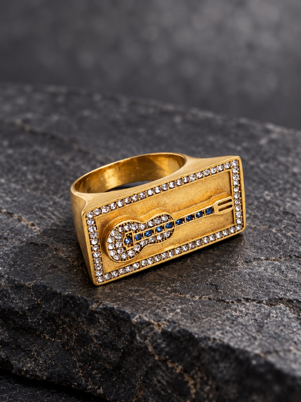 Anillo Rectangular Dorado con Guitarra y Circonitas Azules