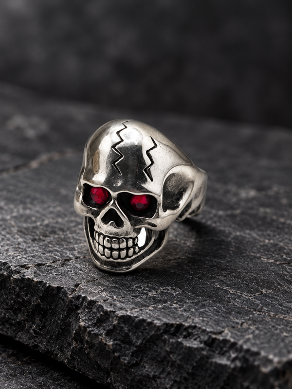 Anillo Calavera con Ojos Rojos