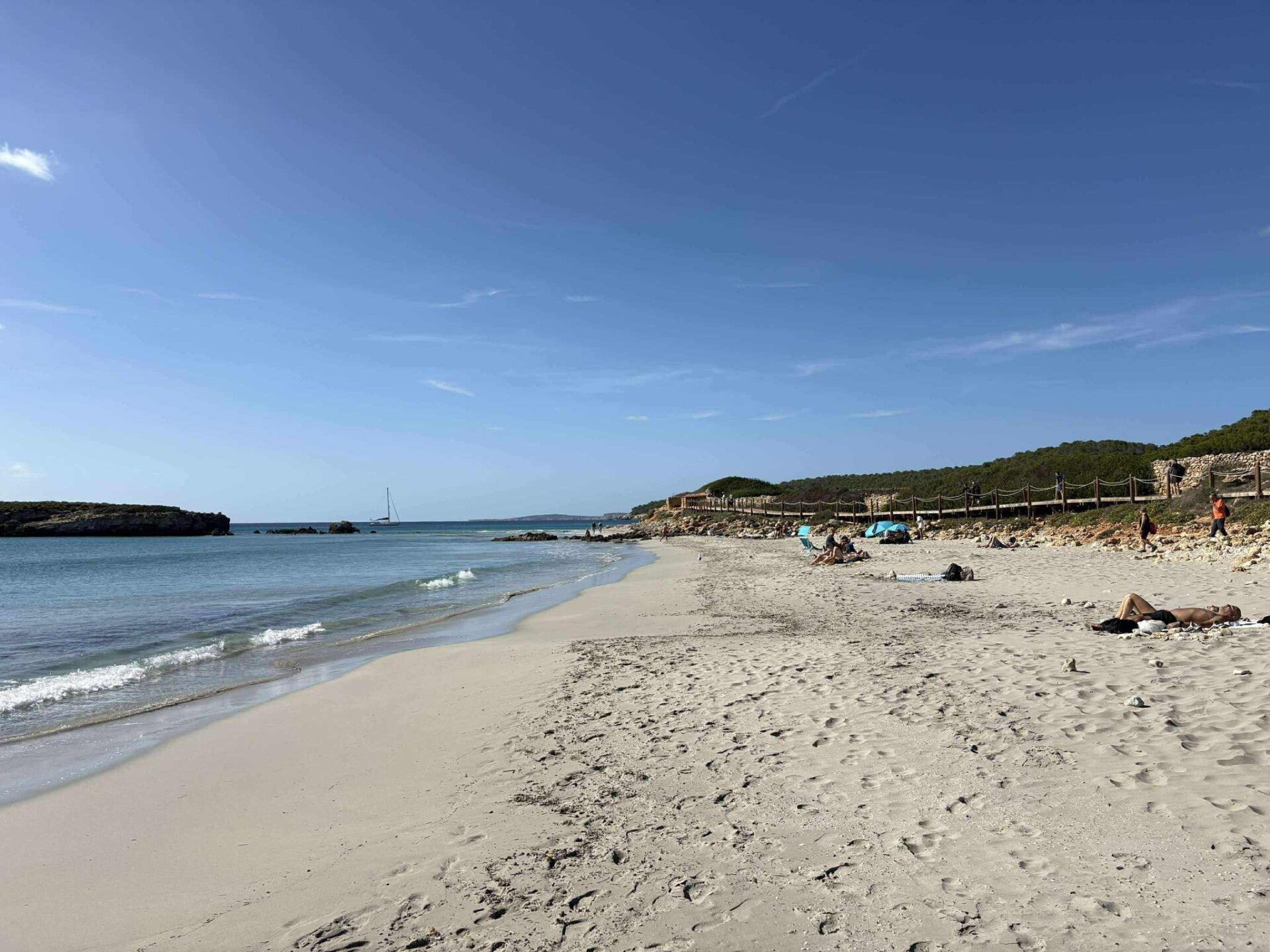 Plage Sant Tomas Minorque  sable blanc eau turquoise BELLACIUTADELLA
