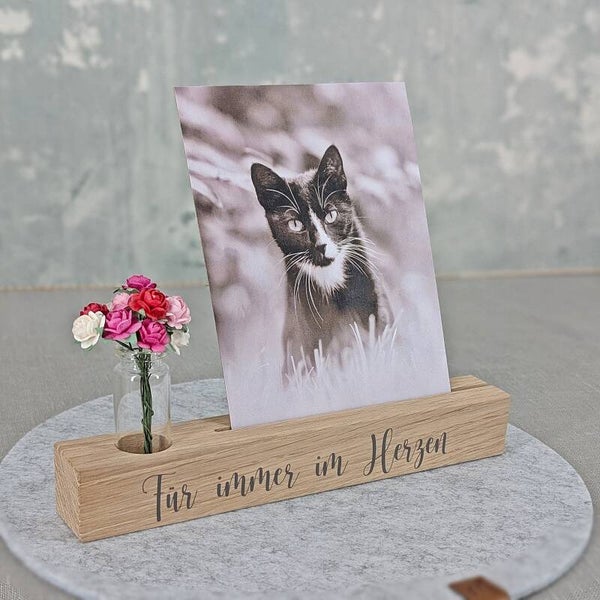 Fotoleiste Eiche Haustier | Erinnerung Hund Katze mit Blumenvase | Tiergedenken Fotoaufsteller | Für immer im Herzen Trauergeschenk
