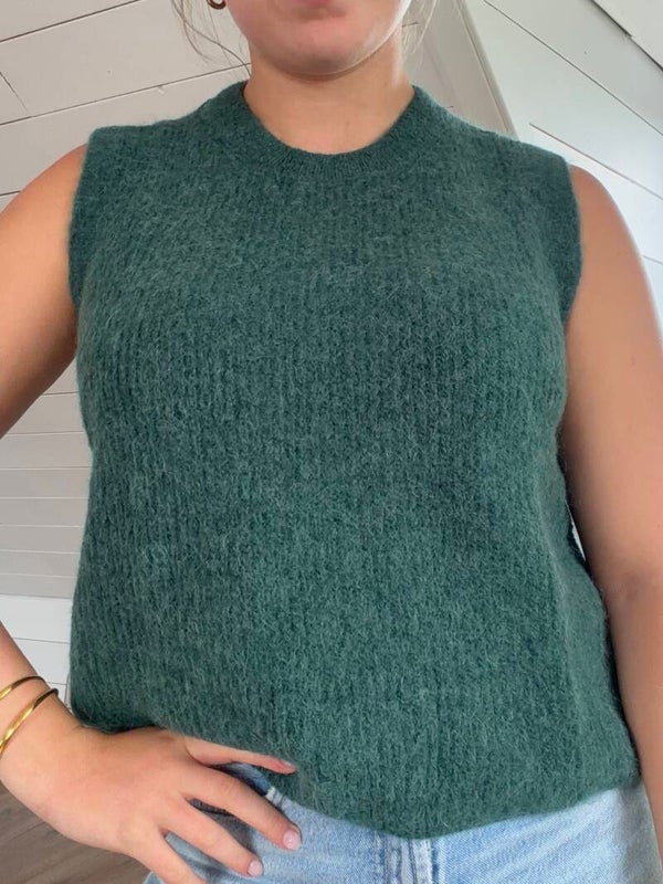 Sleeveless alpaca sweater - dark green