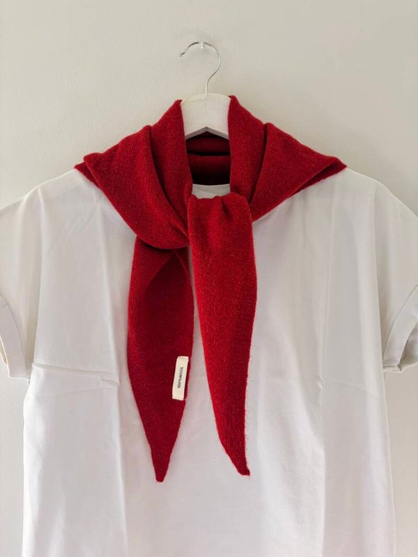 Triangle scarf - red