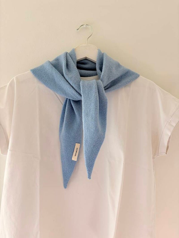 Triangle scarf - light blue