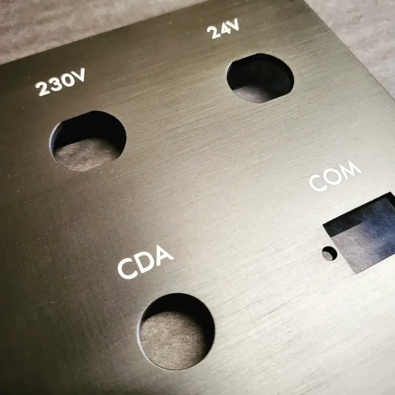 lasergravur auf eloxiertem Aluminium