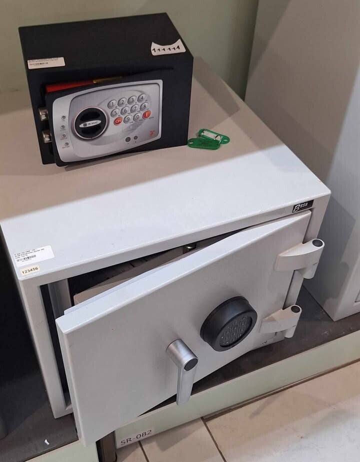 Als slotenmaker geef ik je graag advies over het beveiligen van je woning. Samen kunnen we bekijken welke oplossing voor u past.