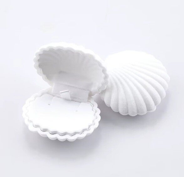 Oorbellen en/of ketting doosje schelp