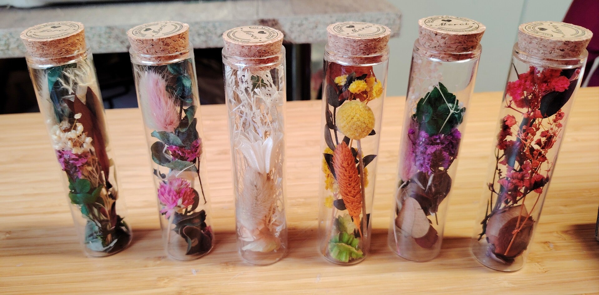 Fioles fleurs séchées