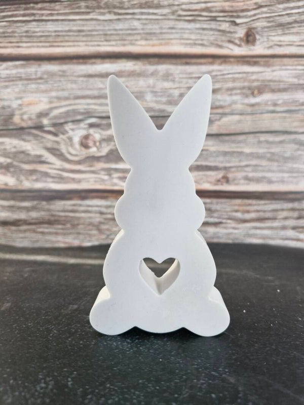 Hase aufrecht mit Herz