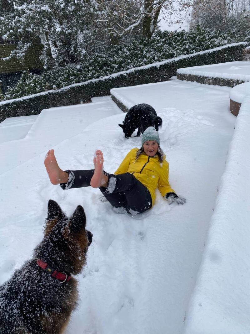 Blote voeten sneeuw KJ